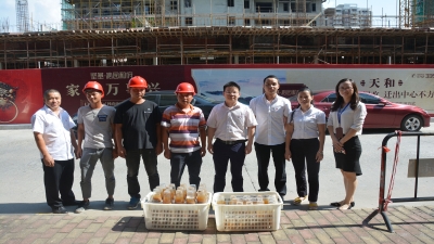 炎炎夏日送清涼 滴滴關(guān)懷暖人心 ——2018年廣東堅基集團(tuán)開展夏日送清涼活動